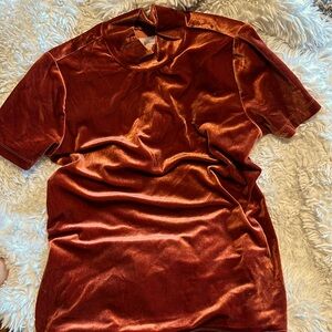 PHILOSOPHY rust-colored velvet top w/short sleeves & a mock turtleneck. Size S